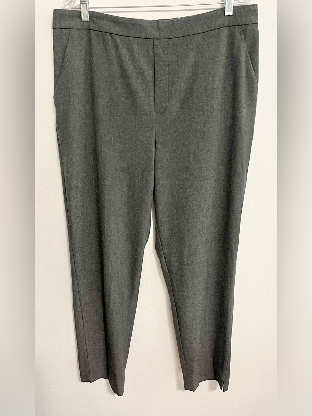 Banana Republic Tapered Leg Hayden Pull On Pants in Charcoal Gray. Size 16